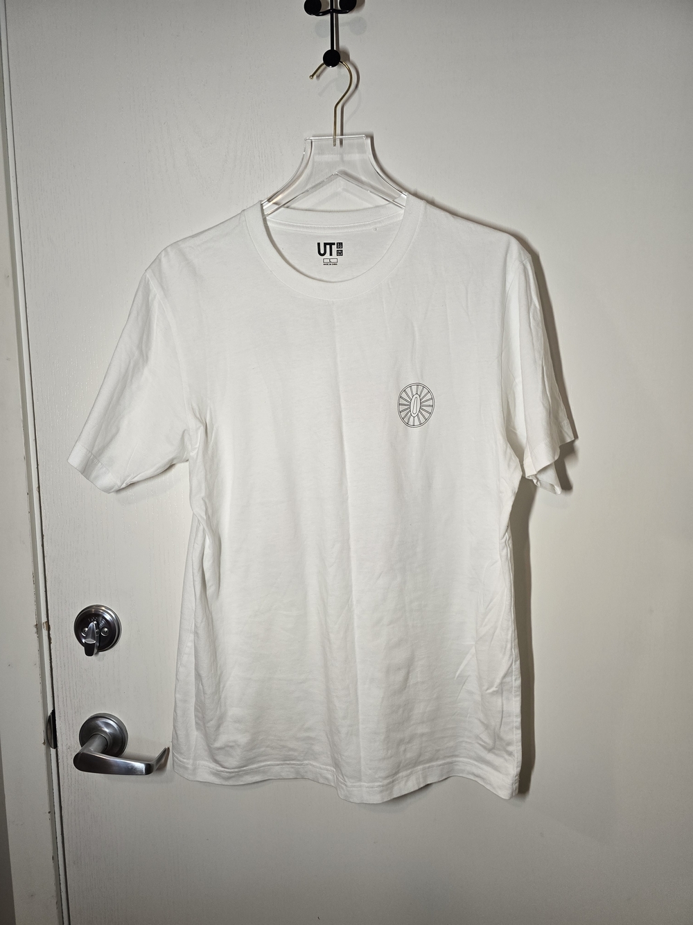 Uniqlo White Short Sleeve Graphic Tee with Small Emblem